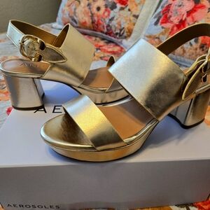 Aerosol gold platform sandals